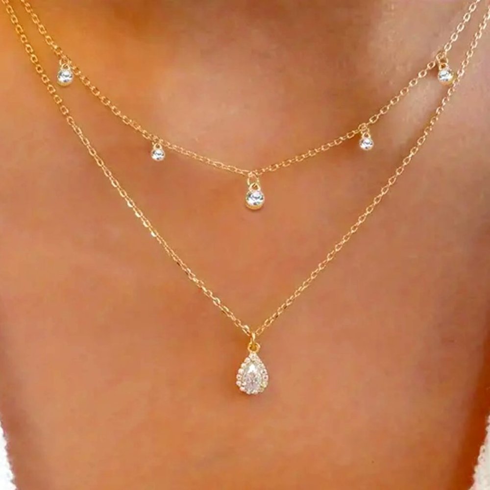 🌺 🌺 🌺 Elegant Teardrop Crystal Necklace